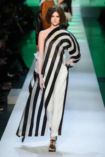 Look 18
